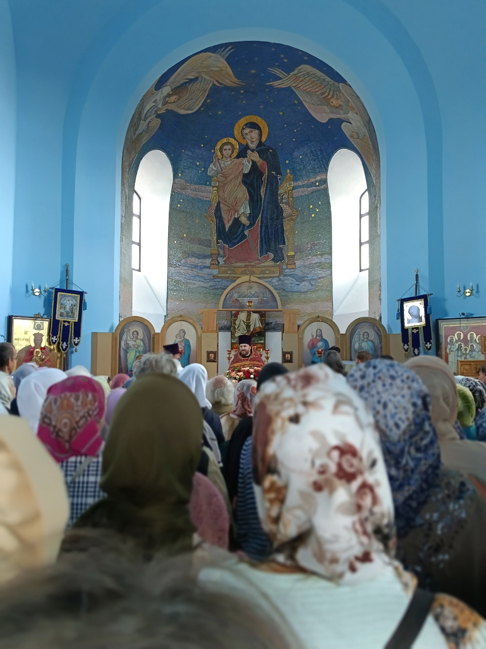 храм Царственных мучеников в селе Дивеево, состоялась праздничная служба